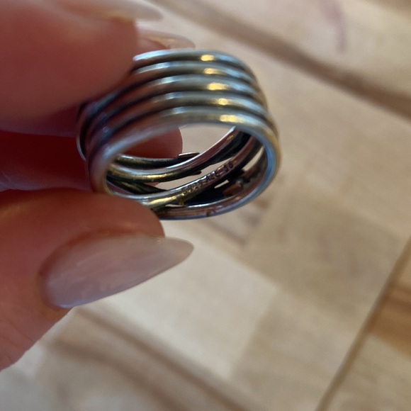 Pandora ring size 7.5 discontinue and in like new condition - Picture 3 of 3